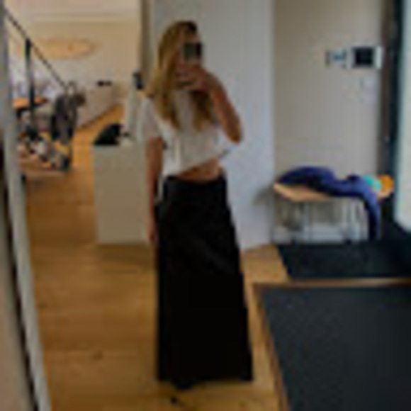 Meet your Posher, Ines - Picture 1 of 1